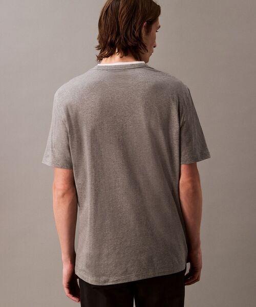 Calvin Klein(カルバン・クライン)の「【ユニセックス】モノロゴ Tシャツ(Tシャツ/カットソー・メンズ・ブラック/グレー/ホワイト/ブルー系その他/レッド/ピンク/ブルー系その他2/イエロー系その他・S/M/XL/L/XS)」の18枚目の写真