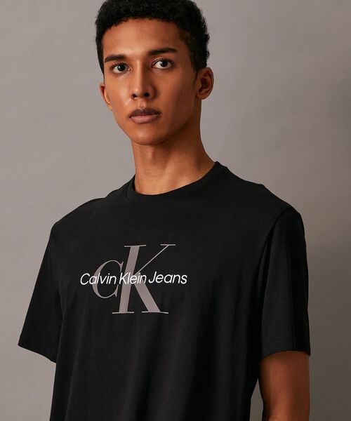 Calvin Klein(カルバン・クライン)の「【ユニセックス】モノロゴ Tシャツ(Tシャツ/カットソー・メンズ・ブラック/グレー/ホワイト/ブルー系その他/レッド/ピンク/ブルー系その他2/イエロー系その他・S/M/XL/L/XS)」の19枚目の写真