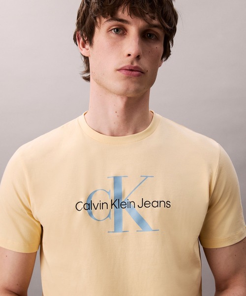 Calvin Klein(カルバン・クライン)の「【ユニセックス】モノロゴ Tシャツ(Tシャツ/カットソー・メンズ・ブラック/グレー/ホワイト/ブルー系その他/レッド/ピンク/ブルー系その他2/イエロー系その他・S/M/XL/L/XS)」の6枚目の写真