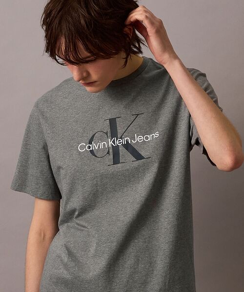 Calvin Klein(カルバン・クライン)の「【ユニセックス】モノロゴ Tシャツ(Tシャツ/カットソー・メンズ・ブラック/グレー/ホワイト/ブルー系その他/レッド/ピンク/ブルー系その他2/イエロー系その他・S/M/XL/L/XS)」の3枚目の写真