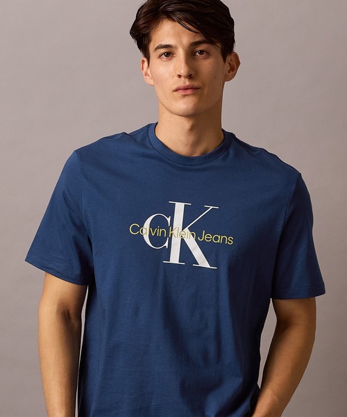 Calvin Klein(カルバン・クライン)の「【ユニセックス】モノロゴ Tシャツ(Tシャツ/カットソー・メンズ・ブラック/グレー/ホワイト/ブルー系その他/レッド/ピンク/ブルー系その他2/イエロー系その他・S/M/XL/L/XS)」の5枚目の写真