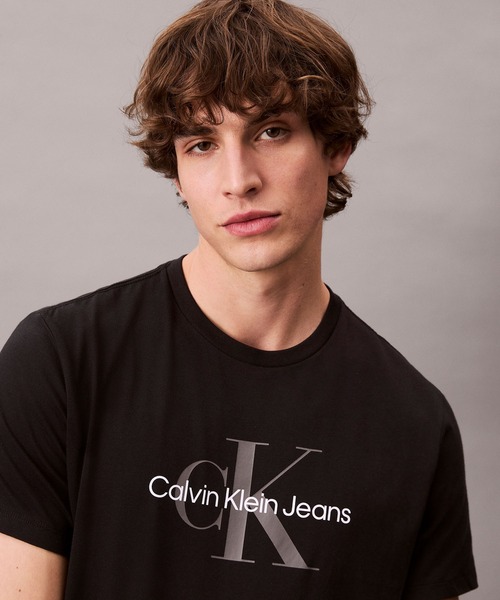 Calvin Klein(カルバン・クライン)の「【ユニセックス】モノロゴ Tシャツ(Tシャツ/カットソー・メンズ・ブラック/グレー/ホワイト/ブルー系その他/レッド/ピンク/ブルー系その他2/イエロー系その他・S/M/XL/L/XS)」の2枚目の写真