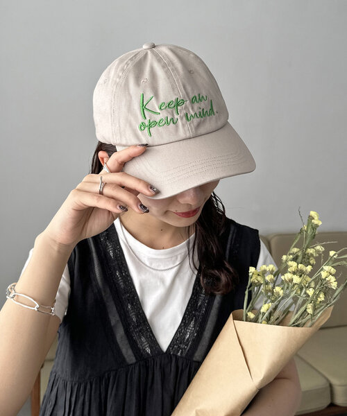 DISCOAT（ディスコート）の「グラフィティロゴ刺繍キャップ（キャップ・レディース・レッド/ベージュ/ネイビー・FREE）」の2枚目の写真