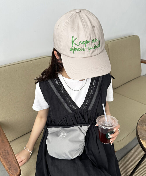 DISCOAT（ディスコート）の「グラフィティロゴ刺繍キャップ（キャップ・レディース・レッド/ベージュ/ネイビー・FREE）」の4枚目の写真