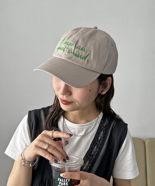 DISCOAT（ディスコート）の「グラフィティロゴ刺繍キャップ（キャップ・レディース・レッド/ベージュ/ネイビー・FREE）」の6枚目の写真