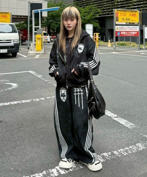 H52(エイチフィフティツー)の「【H52】Structured Cream Shoes(スニーカー・メンズ・ブラック/ホワイト/ホワイト×ブルー・24cm/24.5cm/25.5cm/26.5cm)」の4枚目の写真