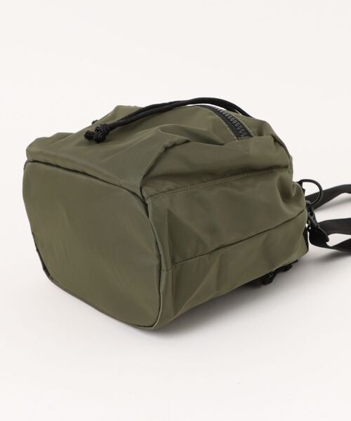 NEW ERA（ニューエラ）の「【NEW ERA】2WAY ドローストリング ポーチ 3L ナイロンツイル [SSL]（ショルダーバッグ・レディース・オリーブ・F）」の2枚目の写真