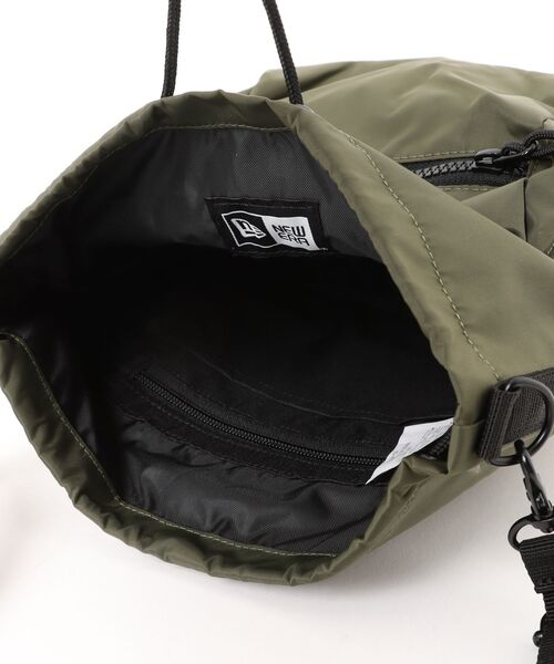 NEW ERA（ニューエラ）の「【NEW ERA】2WAY ドローストリング ポーチ 3L ナイロンツイル [SSL]（ショルダーバッグ・レディース・オリーブ・F）」の3枚目の写真