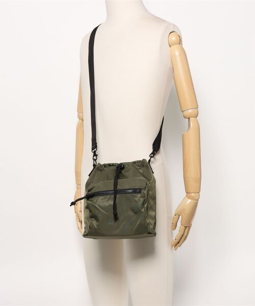 NEW ERA（ニューエラ）の「【NEW ERA】2WAY ドローストリング ポーチ 3L ナイロンツイル [SSL]（ショルダーバッグ・レディース・オリーブ・F）」の5枚目の写真