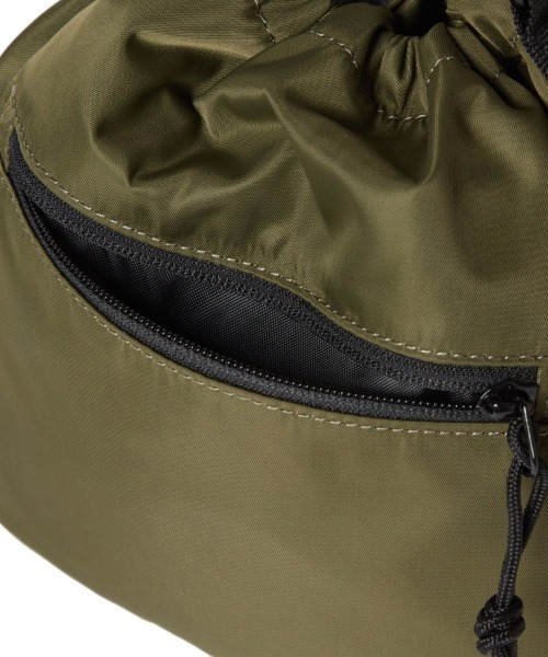 NEW ERA（ニューエラ）の「【NEW ERA】2WAY ドローストリング ポーチ 3L ナイロンツイル [SSL]（ショルダーバッグ・レディース・オリーブ・F）」の12枚目の写真