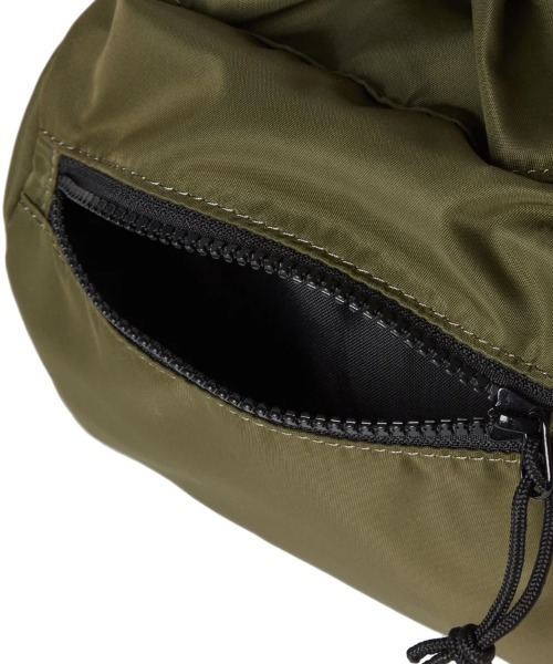 NEW ERA（ニューエラ）の「【NEW ERA】2WAY ドローストリング ポーチ 3L ナイロンツイル [SSL]（ショルダーバッグ・レディース・オリーブ・F）」の15枚目の写真
