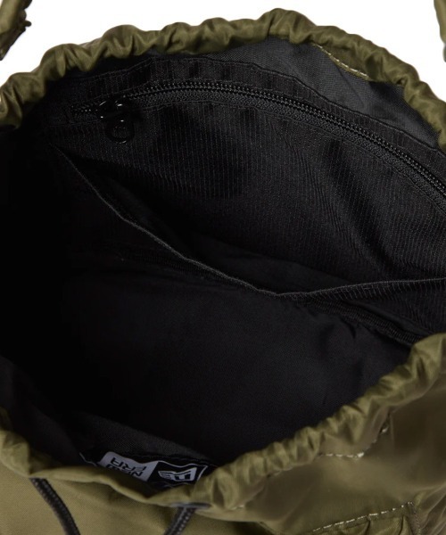 NEW ERA（ニューエラ）の「【NEW ERA】2WAY ドローストリング ポーチ 3L ナイロンツイル [SSL]（ショルダーバッグ・レディース・オリーブ・F）」の16枚目の写真