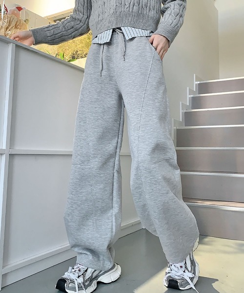 LOWO（ロワ）の「カーブラインワイドスウェットパンツ（スウェットパンツ・レディース・ブラック/グレー/オフホワイト・FREE）」の6枚目の写真