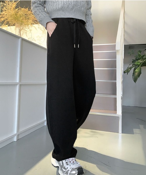 LOWO（ロワ）の「カーブラインワイドスウェットパンツ（スウェットパンツ・レディース・ブラック/グレー/オフホワイト・FREE）」の11枚目の写真