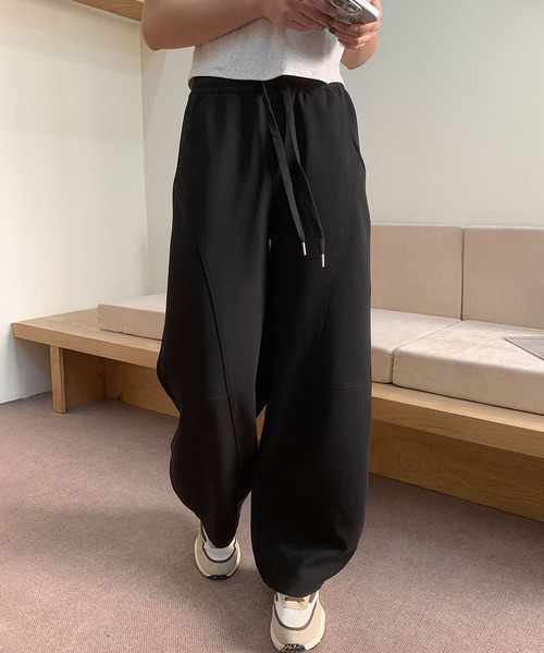 LOWO（ロワ）の「カーブラインワイドスウェットパンツ（スウェットパンツ・レディース・ブラック/グレー/オフホワイト・FREE）」の12枚目の写真