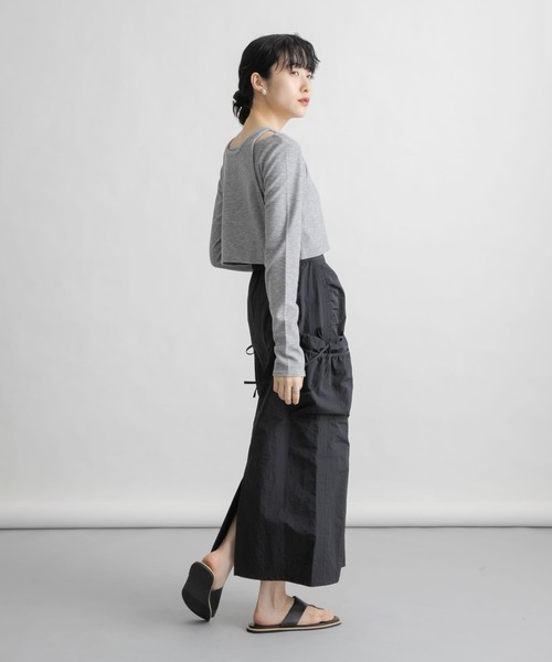 KBF(ケイビーエフ)の「ポケットディティールカーゴスカート(スカート・レディース・ライトグレー/ライトピンク/ブラック・ONE)」の9枚目の写真