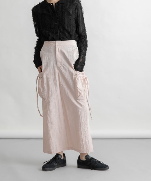 KBF(ケイビーエフ)の「ポケットディティールカーゴスカート(スカート・レディース・ライトグレー/ライトピンク/ブラック・ONE)」の13枚目の写真