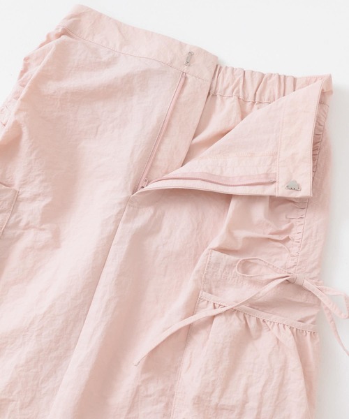 KBF(ケイビーエフ)の「ポケットディティールカーゴスカート(スカート・レディース・ライトグレー/ライトピンク/ブラック・ONE)」の21枚目の写真