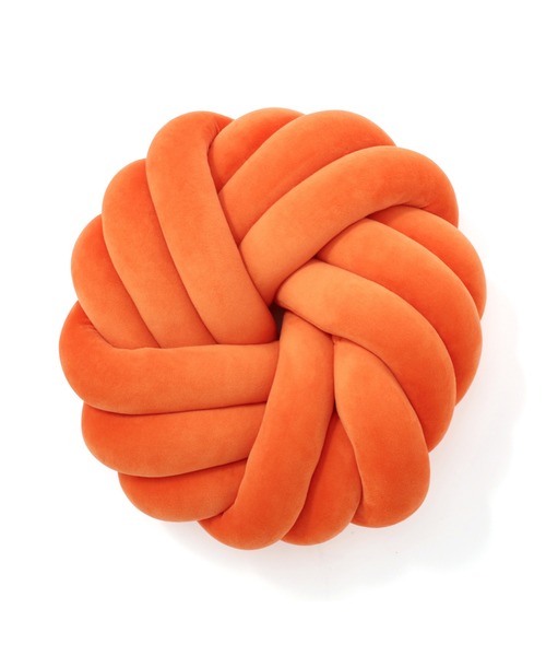 Francfranc（フランフラン）の「ブレイド クッション ツイスト オレンジ（クッション/クッションカバー・レディース・オレンジ・FREE）」の2枚目の写真