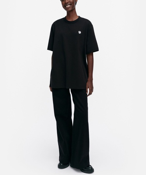 marimekko(マリメッコ)の「torus Unikko / placement t-shirt(シャツ/ブラウス・レディース・ホワイト/ブラック・X-SMALL/SMALL/MEDIUM/LARGE/X-LARGE)」の2枚目の写真