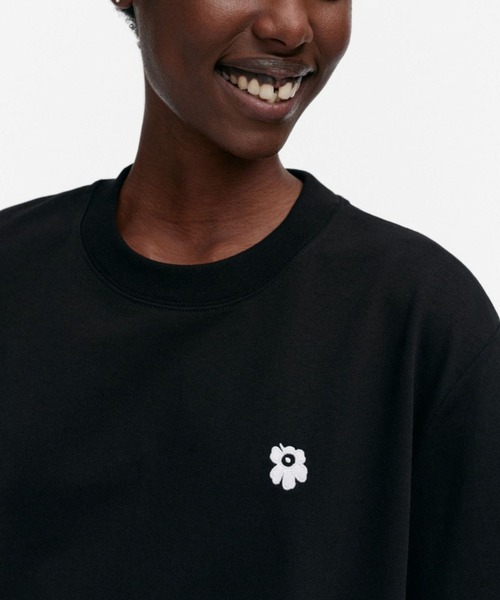 marimekko(マリメッコ)の「torus Unikko / placement t-shirt(シャツ/ブラウス・レディース・ホワイト/ブラック・X-SMALL/SMALL/MEDIUM/LARGE/X-LARGE)」の12枚目の写真