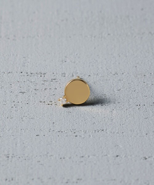 and cloud(アンドクラウド)の「Minimum Circle Black-Gray Diamond Pierce / Single(ピアス(片耳用)・レディース・イエローゴールド/シルバー/ブラック・FREE)」の1枚目の写真