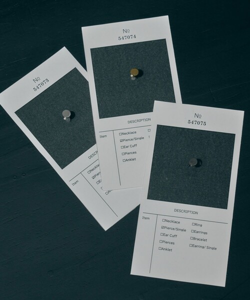 and cloud(アンドクラウド)の「Minimum Circle Black-Gray Diamond Pierce / Single(ピアス(片耳用)・レディース・イエローゴールド/シルバー/ブラック・FREE)」の3枚目の写真