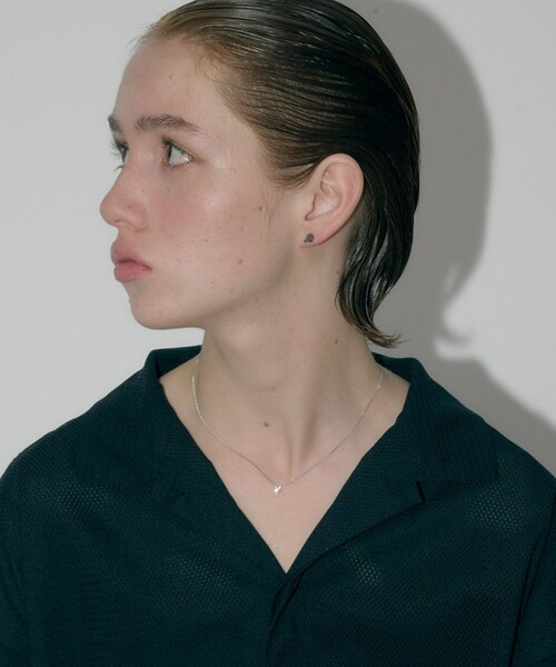 and cloud(アンドクラウド)の「Minimum Circle Black-Gray Diamond Pierce / Single(ピアス(片耳用)・レディース・イエローゴールド/シルバー/ブラック・FREE)」の10枚目の写真