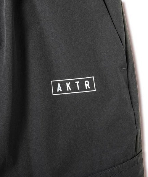 AKTR（アクター）の「AKTR URBAN JOGGER CARGO PANTS（アクター アーバン ジョガー カーゴ パンツ）（その他パンツ・メンズ・チャコール/ベージュ系・MEDIUM/LARGE/X-LARGE）」の5枚目の写真