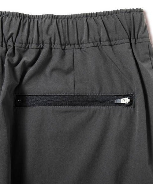 AKTR（アクター）の「AKTR URBAN JOGGER CARGO PANTS（アクター アーバン ジョガー カーゴ パンツ）（その他パンツ・メンズ・チャコール/ベージュ系・MEDIUM/LARGE/X-LARGE）」の6枚目の写真