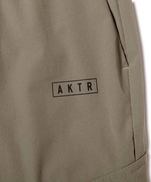 AKTR（アクター）の「AKTR URBAN JOGGER CARGO PANTS（アクター アーバン ジョガー カーゴ パンツ）（その他パンツ・メンズ・チャコール/ベージュ系・MEDIUM/LARGE/X-LARGE）」の16枚目の写真