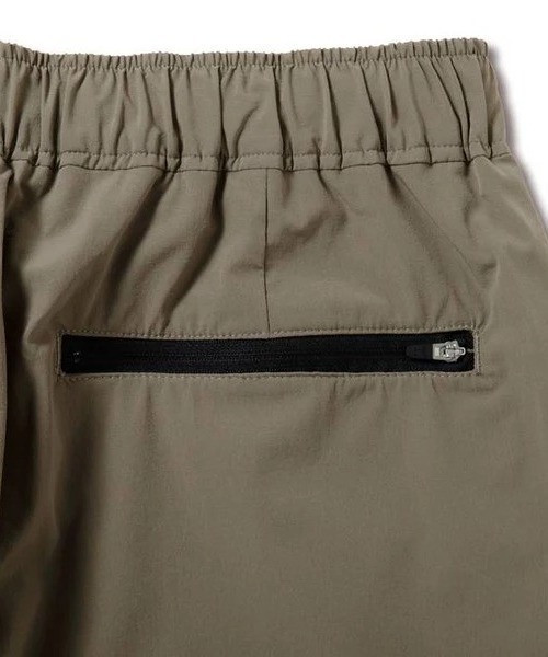 AKTR（アクター）の「AKTR URBAN JOGGER CARGO PANTS（アクター アーバン ジョガー カーゴ パンツ）（その他パンツ・メンズ・チャコール/ベージュ系・MEDIUM/LARGE/X-LARGE）」の17枚目の写真