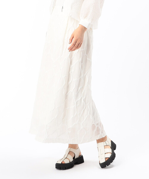 Gabardine K.T（ギャバジンケーティー）の「ダイヤ柄ジャカード セミフレアスカート（スカート・レディース・ホワイト/ブラック・9号/7号）」の5枚目の写真