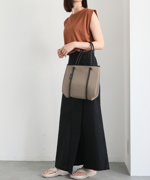 Willow Bay(ウィローベイ)の「Willow Bay/ウィローベイ ミニトートバッグ マザーズバッグ ネオプレン ポーチ付き Daydreamer Mini Neoprene Tote(トートバッグ・レディース・ブラック/セージグリーン/ホワイト・FREE)」の7枚目の写真