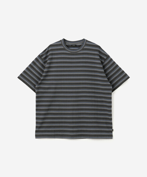 SEDAN ALL-PURPOSE（セダンオールパーパス）の「SEDAN ALL-PURPOSE | Jacquard Striped S/S Tee MEN（Tシャツ/カットソー・メンズ・ブルー系その他/グレー系その他/ピンク系その他・L/XL）」の2枚目の写真
