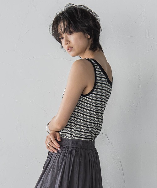 MAYSON GREY(メイソングレイ)の「ランダムボーダーアシンメトリーリブタンクトップ≪洗濯機で洗える≫(タンクトップ・レディース・ブラック系その他/アイボリー/ブラウン系その他・M)」の3枚目の写真