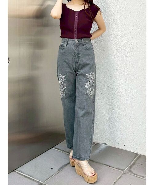 MERCURYDUO(マーキュリーデュオ)の「カットワーク刺繍デニムストレートパンツ(デニムパンツ・レディース・インディゴブルー/グレー・SMALL/MEDIUM)」の8枚目の写真