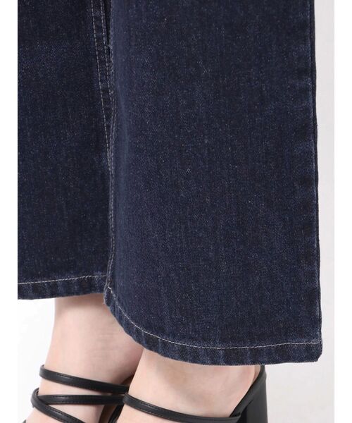 MERCURYDUO（マーキュリーデュオ）の「カットワーク刺繍デニムストレートパンツ（デニムパンツ・レディース・グレー/インディゴブルー・SMALL/MEDIUM）」の3枚目の写真