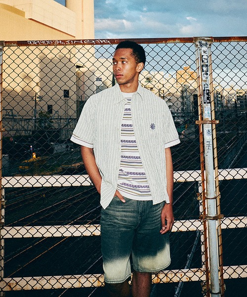 HUF : 半袖ストライプシャツ HUF シャツ APOLLO STRIPED SHIRT / 半袖シャツ メンズ