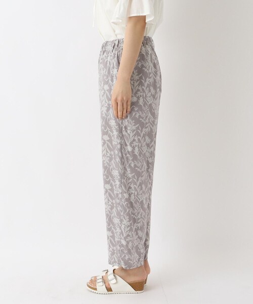 one'sterrace（ワンズテラス）の「【ひんやり】接触冷感 テーパードパンツ（その他パンツ・レディース・グレー系4/ブラック系8/アイボリー系8・02）」の5枚目の写真