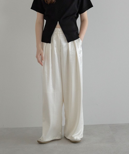 MINERTE(ミネルテ)の「【MINERTE】satin wide pants / サテンワイドパンツ(その他パンツ・レディース・カーキブラウン/アイボリー/ブラック・FREE)」の2枚目の写真