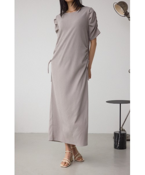 AZUL by moussy(アズールバイマウジー)の「サイドシャーリングワンピース 春服 夏服 半袖(ワンピース・レディース・ブラック/レッド/ライトグレー・FREE)」の1枚目の写真
