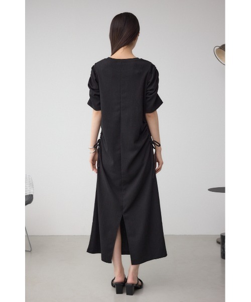 AZUL by moussy(アズールバイマウジー)の「サイドシャーリングワンピース 春服 夏服 半袖(ワンピース・レディース・ブラック/レッド/ライトグレー・FREE)」の4枚目の写真