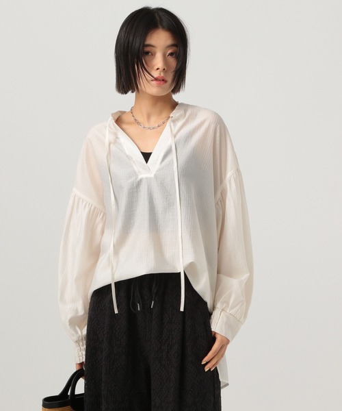 BAYFLOW（ベイフロー）の「[軽くて柔らかい]ボリュームスリーブシアーチュニック（チュニック・レディース・ブルー/ホワイト/チャコール・FREE）」の2枚目の写真