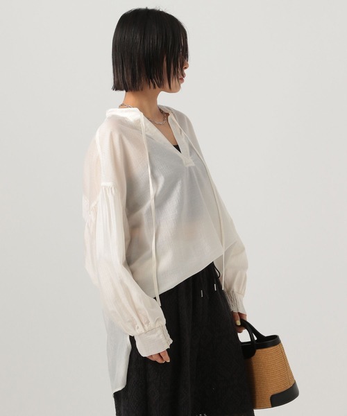 BAYFLOW（ベイフロー）の「[軽くて柔らかい]ボリュームスリーブシアーチュニック（チュニック・レディース・ブルー/ホワイト/チャコール・FREE）」の21枚目の写真