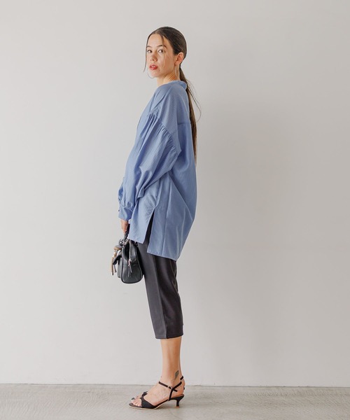 BAYFLOW（ベイフロー）の「[軽くて柔らかい]ボリュームスリーブシアーチュニック（チュニック・レディース・ブルー/ホワイト/チャコール・FREE）」の18枚目の写真
