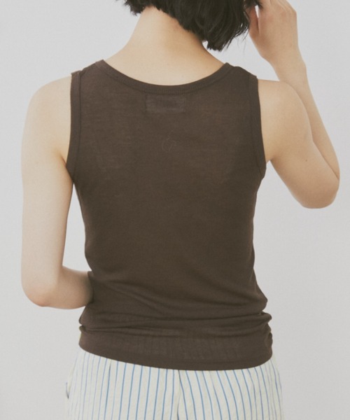MERLOT（メルロー）の「フェイクレイヤードヘンリーネックバイカラータンク（タンクトップ・レディース・ブラウン/ブラック/ネイビー・FREE）」の20枚目の写真