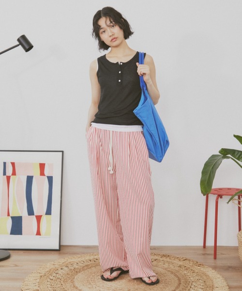 MERLOT（メルロー）の「フェイクレイヤードヘンリーネックバイカラータンク（タンクトップ・レディース・ブラウン/ブラック/ネイビー・FREE）」の15枚目の写真