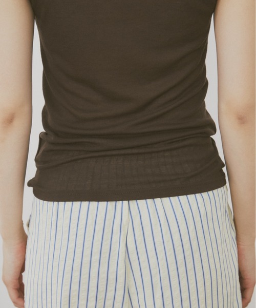 MERLOT（メルロー）の「フェイクレイヤードヘンリーネックバイカラータンク（タンクトップ・レディース・ブラウン/ブラック/ネイビー・FREE）」の10枚目の写真