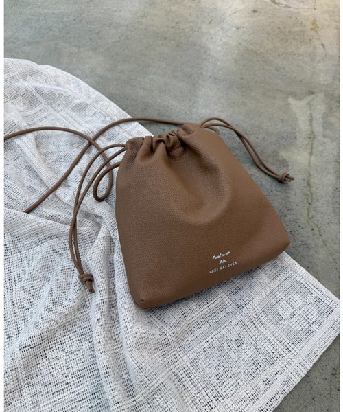 PUAL CE CIN(ピュアルセシン)の「フェイクレザー巾着バッグ(ショルダーバッグ・レディース・ブラック/ブラウン・FREE)」の9枚目の写真